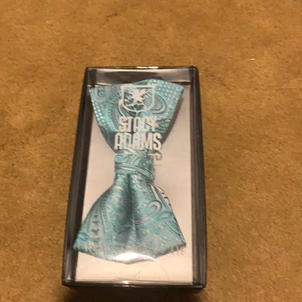 NWT Stacy Adams ready tied bow tie
